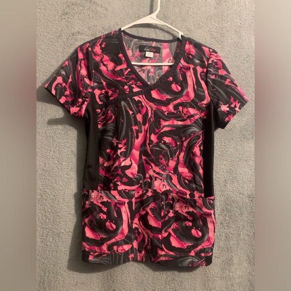 Koi lite women’s scrub top XS pink and black. Like new! Offers welcome!! - Picture 1 of 3